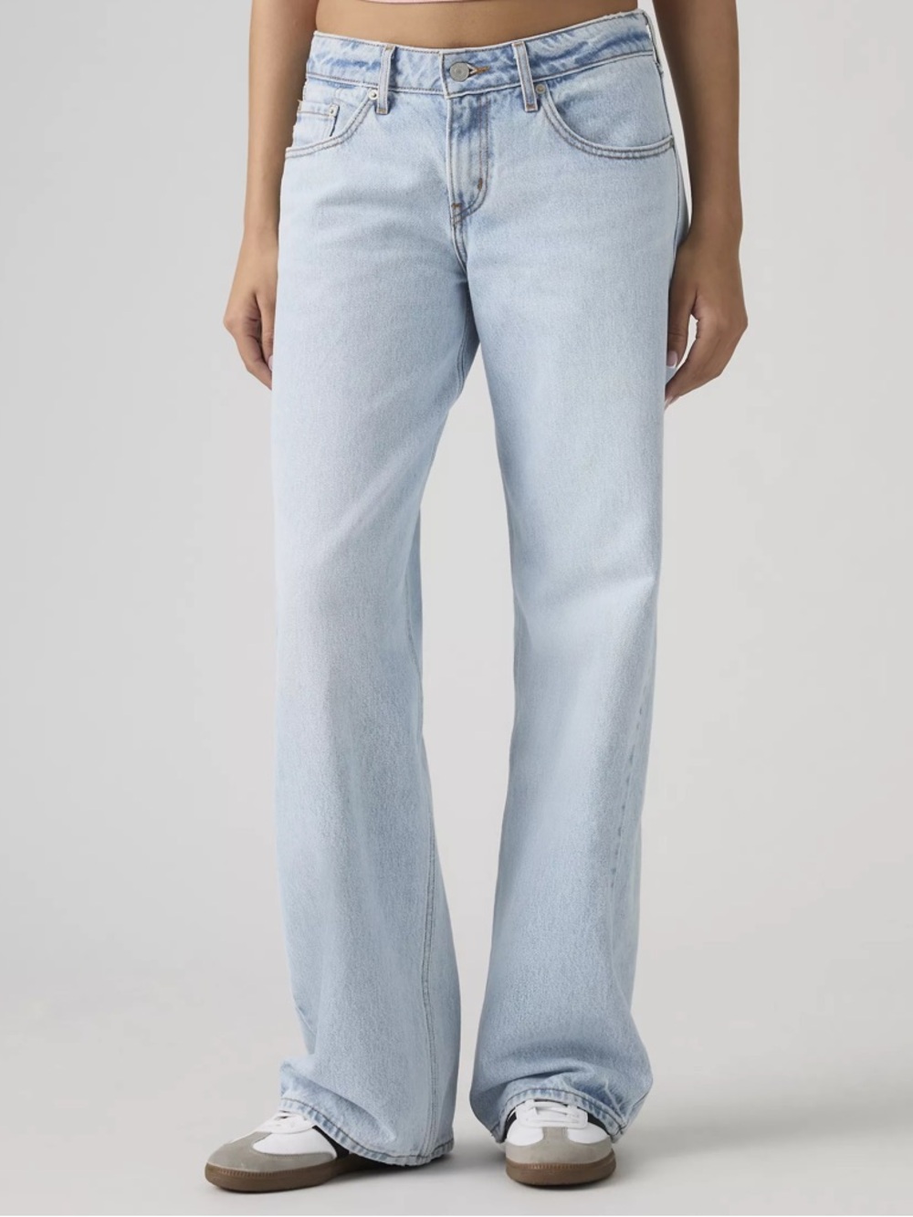 Levi's Light Wash Low and Loose Jeans - Size 29x32